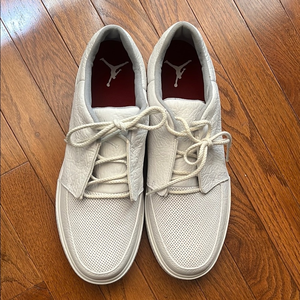 Jordan V.5 Grown Low in White and Wolf Gray, brand new